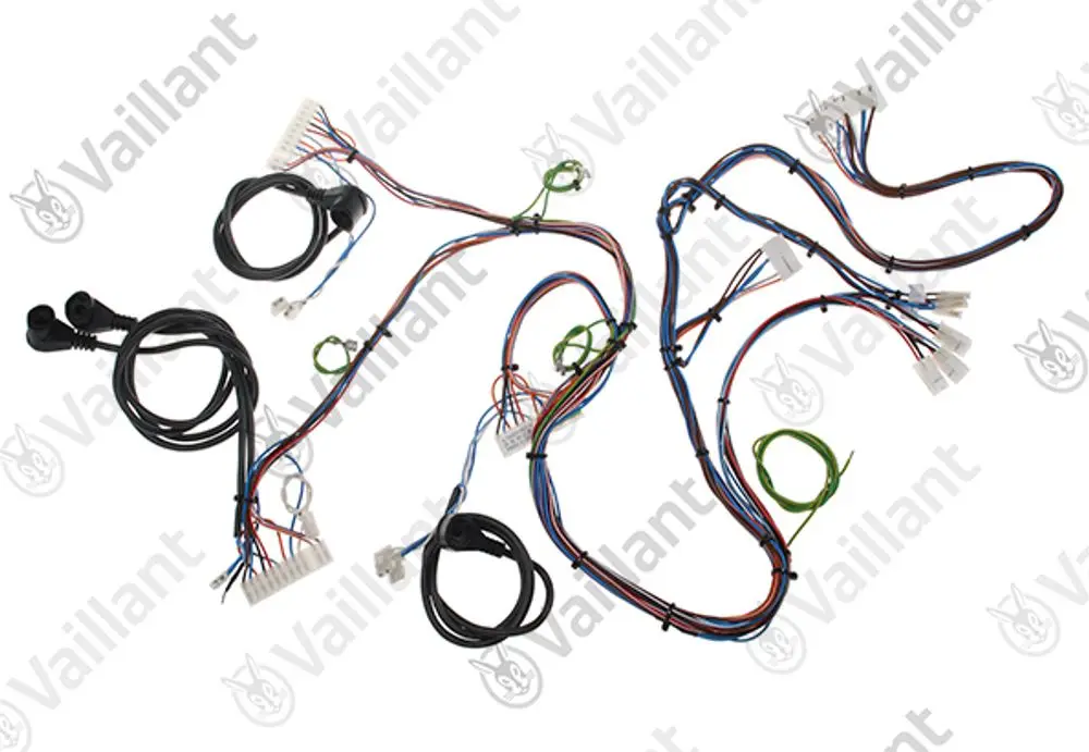 Vaillant Kabelbaum mit mehreren Anschlussleitungen und Steckverbindern, dargestellt in einem chaotischen Layout mit schwarzen, blauen und roten Kabeln.